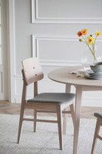 Rowico Home NAGANO-tuoli valkokäsitelty/vaaleanharmaa kangas