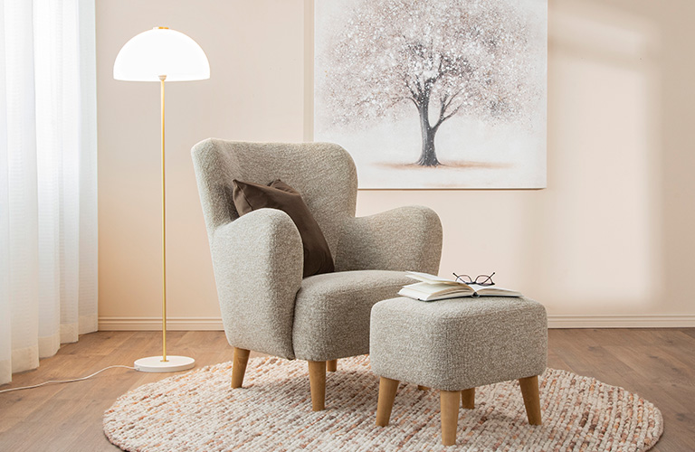 Rouheus voi olla my&ouml;s nojatuolin verhoilukankaassa. Buklee ja struktuuripintaiset kankaat ovat nyt "in".