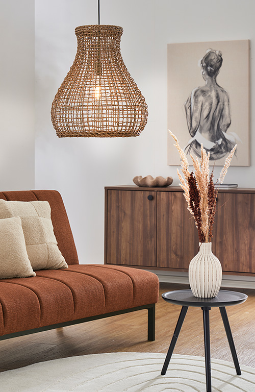 Merihein&auml;st&auml; valmistettu kattovalaisin on n&auml;ytt&auml;v&auml; ja luonnonl&auml;heinen.