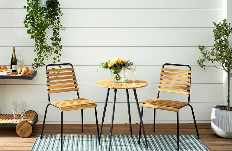 Puutarhakalusteiden hoito-opas