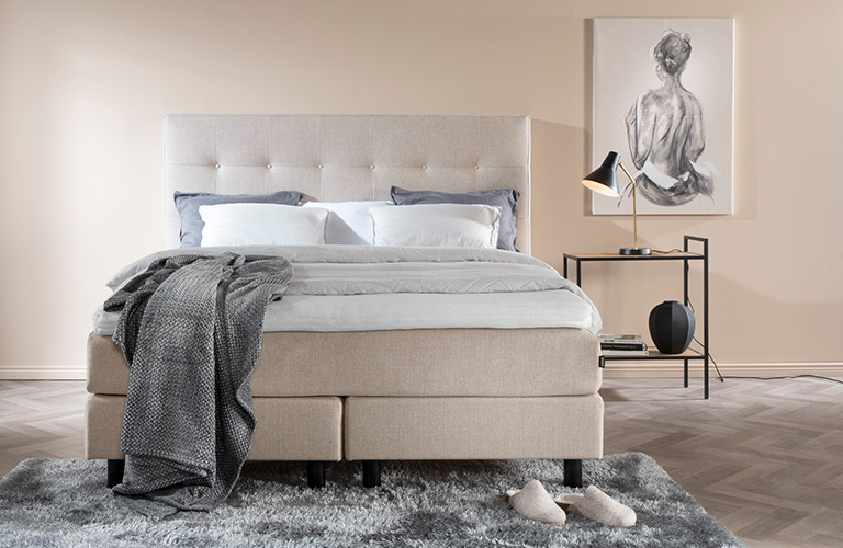 Mustat sisustustuotteet&nbsp;tuovat s&auml;rm&auml;&auml; Japandi-kotiin.