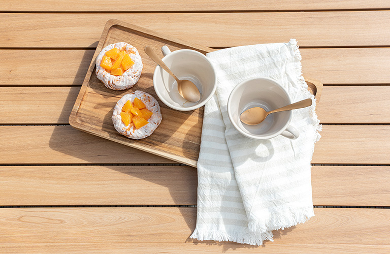 Kes&auml;ll&auml; ateriat sy&ouml;d&auml;&auml;n ulkona aina s&auml;&auml;n salliessa. Kata p&auml;iv&auml;kahvit terassille ja nauti!